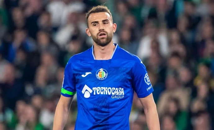 Por mucho que la Real tenga un acuerdo con Mayoral, no se cerrará si no salen Carlos o Sadiq