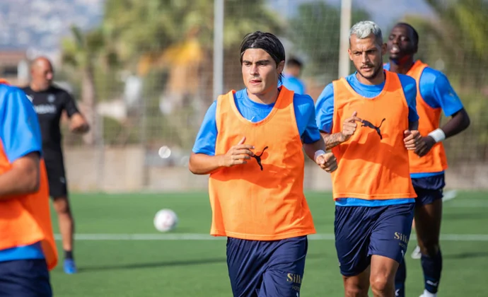 Tenaglia sigue al margen, Romero no completa la sesión y Carlos Vicente prueba de lateral