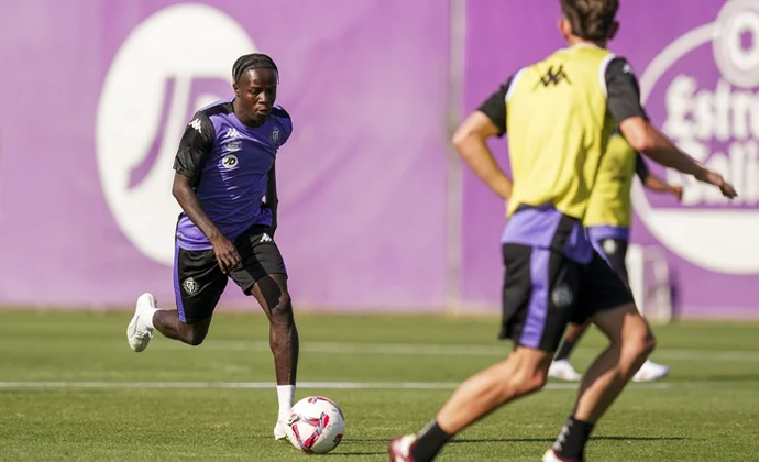 Meseguer y Cömert no entrenan por molestias. Iván Sánchez lo hace parcialmente