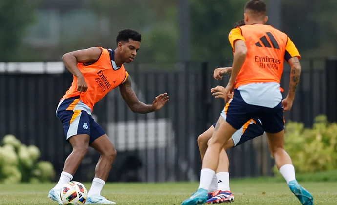 Ancelotti vuelve a ensayar once para enfrentarse al Barcelona en una sesión con nueve bajas