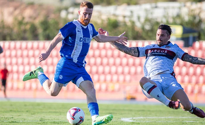 Carlos Vicente convence de lateral ante los problemas físicos de Tenaglia y Novoa