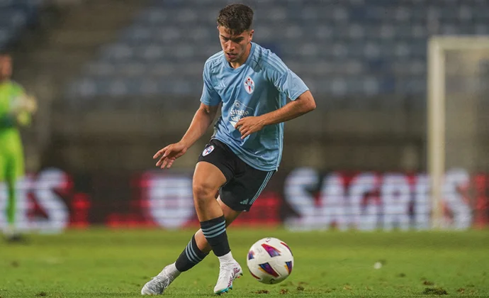 Carreira convence a Giráldez, que frena su salida