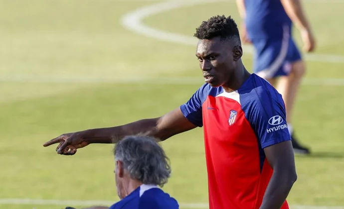 El Atlético negocia la venta de Omorodion al Chelsea, operación clave para abordar el fichaje de Julián Álvarez