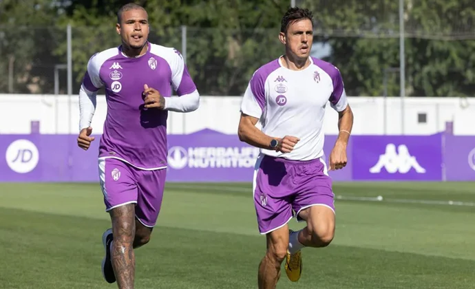 Meseguer y Kenedy siguen sin minutos esta pretemporada por temas físicos
