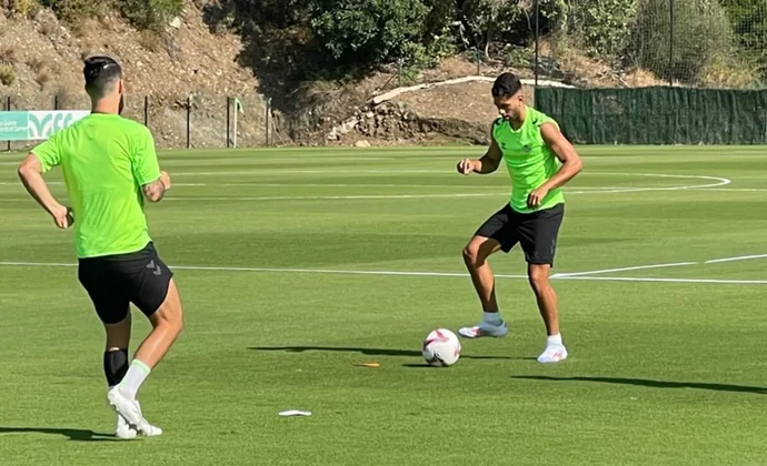 Rodríguez y Ayoze trabajan al margen e Isco hace parte de la sesión