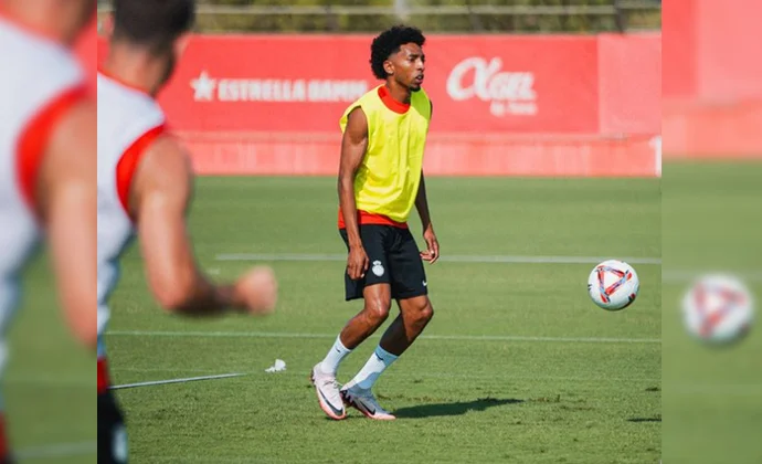 Mojica completa su primera sesión con el grupo