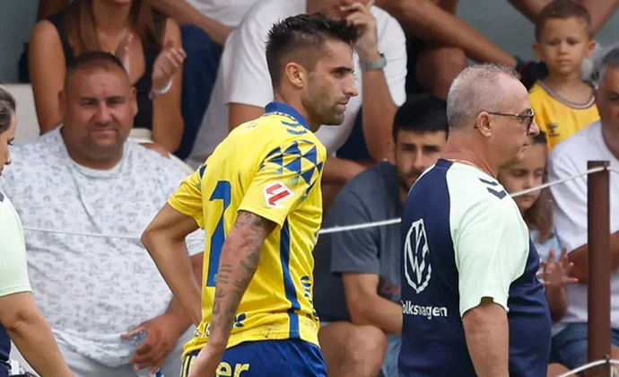 El parte médico oficial de Pejiño esconde el tiempo de baja, pero no se le espera hasta septiembre