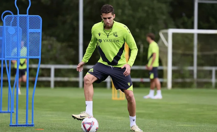 Parte médico post-operatorio de Arsen Zakharyan y periodo estimado de baja