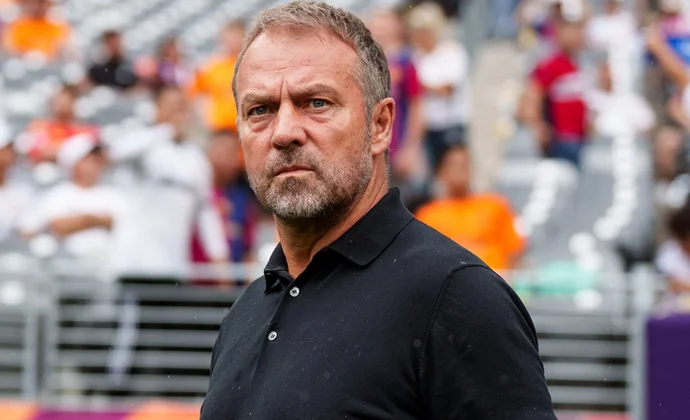 Flick tiene el once del domingo definido con una gran duda en el centro del campo