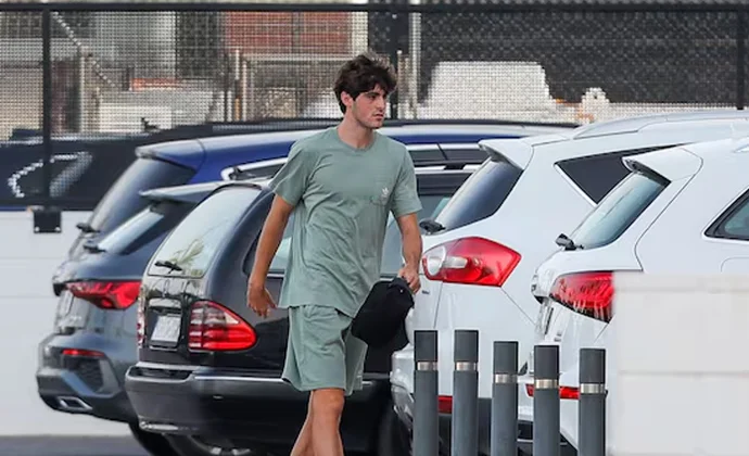 El Atlético rompe el fichaje de Guerra y el futbolista regresa a Paterna tras viajar a Madrid para nada