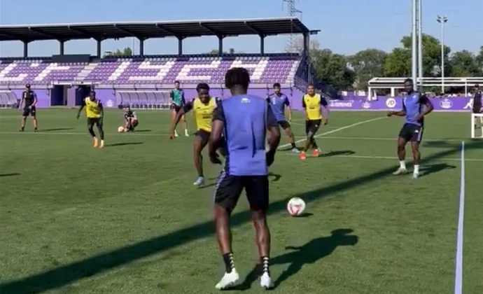 Luis Pérez se ausenta de la sesión, Kenedy trabaja al margen y Biuk no la completa