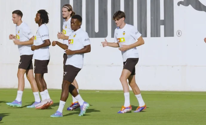 Guerra repite con el grupo y Fran Pérez ya pisa césped