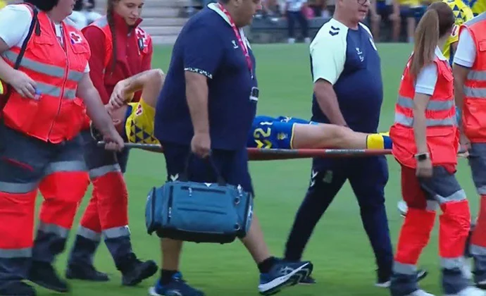 Januzaj se retira lesionado del partido contra el Tamaraceite y apunta a grave