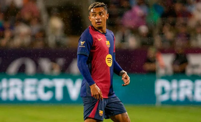 Barcelona y Bournemouth negocian el traspaso de Julián Araujo