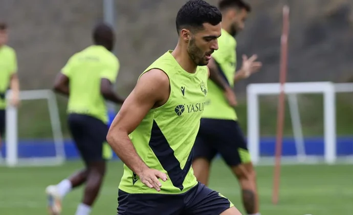 La versión oficial es que Merino no viaja a Berlín por problemas físicos