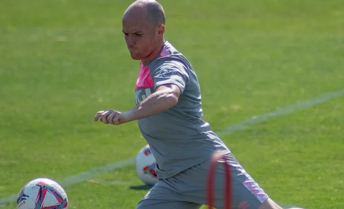 Álvaro García y De Tomás siguen al margen. Montiel hace una parte