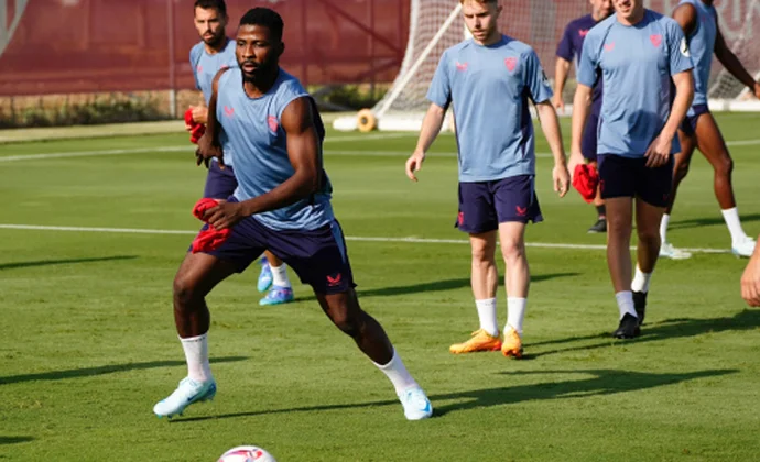 Iheanacho y Suso se suman al grupo, pero Isaac Romero se ausenta