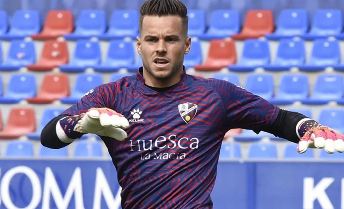 El Sevilla alcanza un acuerdo con el guardameta Álvaro Fernández