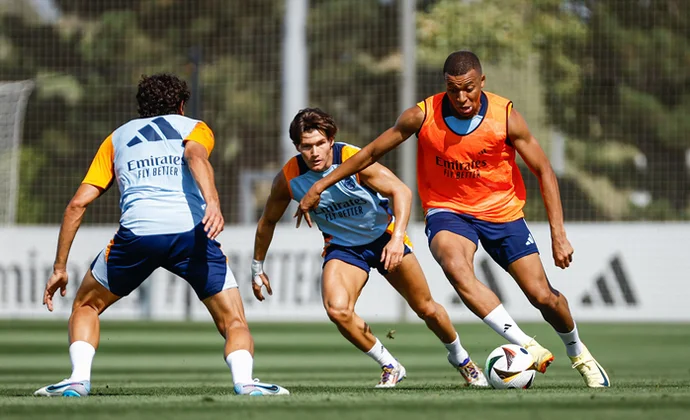 El Real Madrid se ejercitó este domingo con la única baja de Alaba