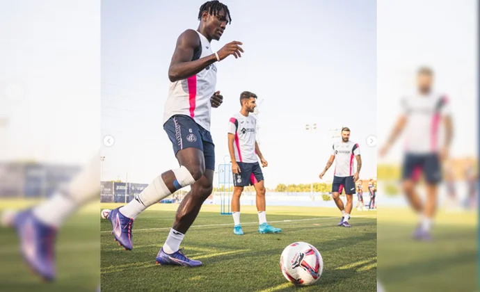 Djené se ausenta en el entrenamiento del lunes tras recibir la oferta de Arabia