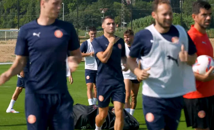 Krejci vuelve al grupo y se recuperan varios jugadores del virus