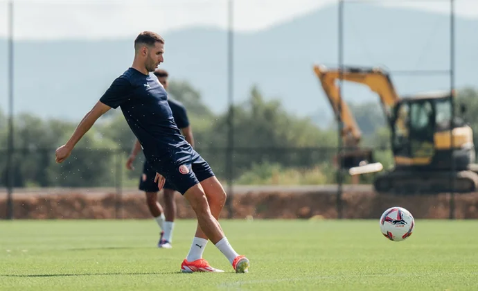 Abel Ruiz y Miguel completan su primera sesión y Míchel está pendiente de la enfermería