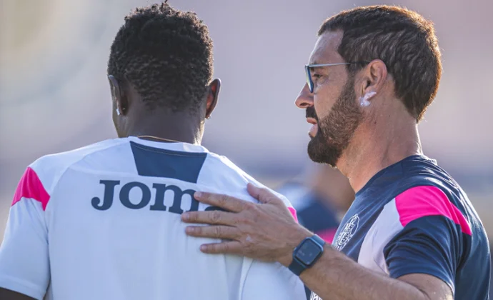 Djené vuelve a los entrenamientos para ayudar al equipo en la jornada 1