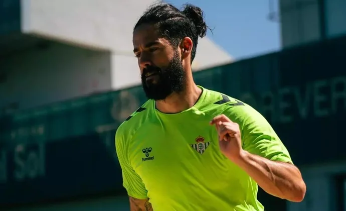 Los servicios médicos comunican a Pellegrini que Isco no llega a la J1