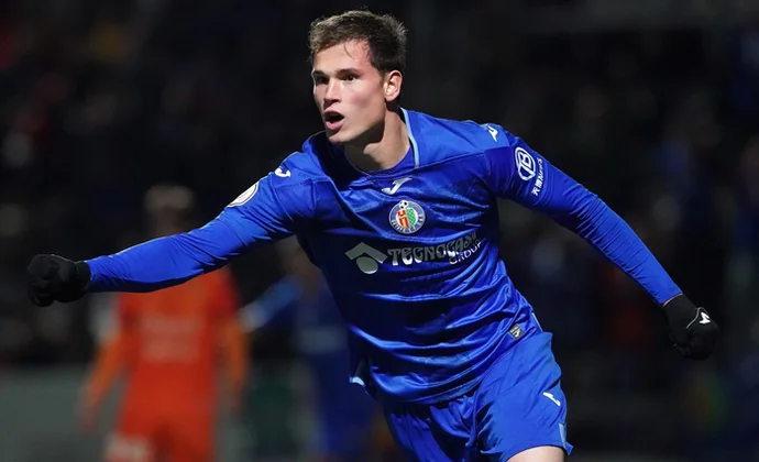 El Real Valladolid cierra los flecos del fichaje de Latasa