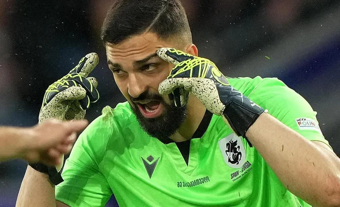 Mamardashvili alcanza un principio de acuerdo con el Liverpool, a la espera del OK de Peter LIm