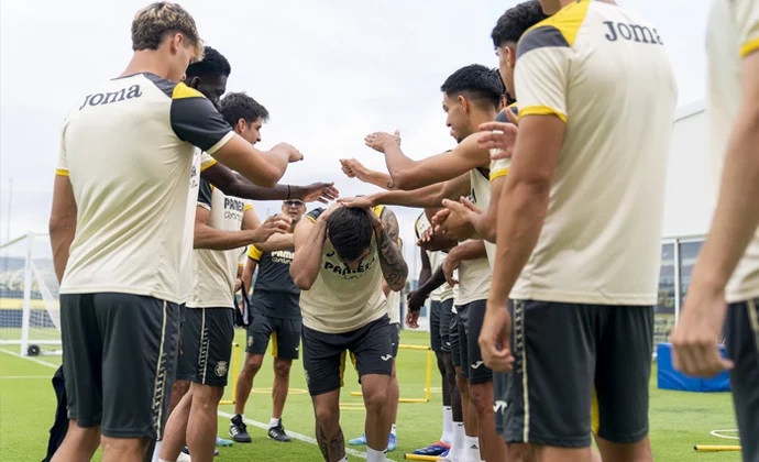 Baena y Akhomach completan la sesión con el grupo. Ayoze sigue al margen