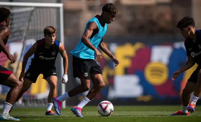 Lamine Yamal se ejercita con normalidad tras el incidente de su padre