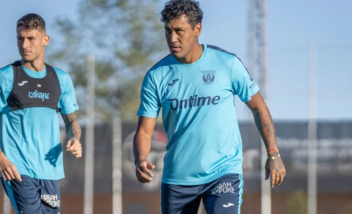 Renato Tapia completa su primera sesión como jugador del Leganés