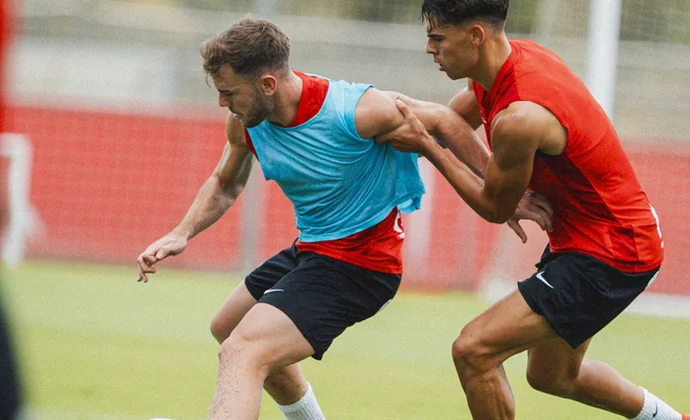 Javi Llabrés, única baja a tres días del partido