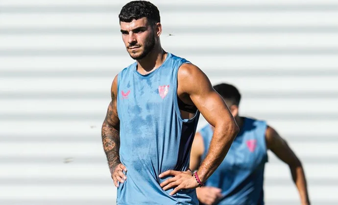 El Sevilla se ejercita con las únicas bajas de Lokonga y Suso