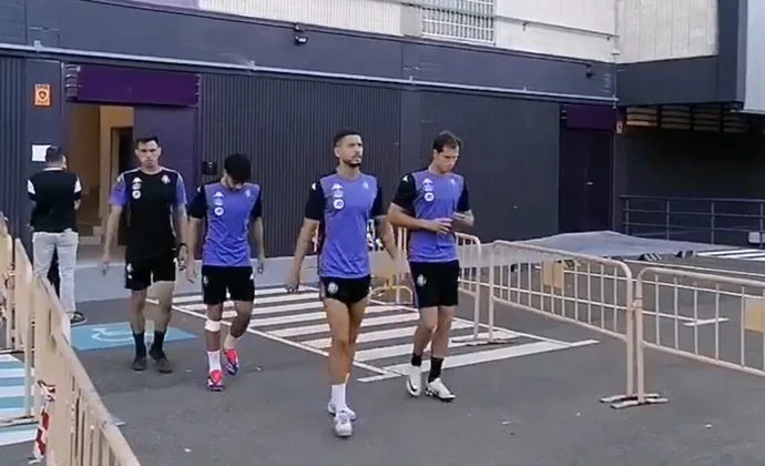 Latasa completa su primer entrenamiento. Kenedy y Anuar, únicas bajas