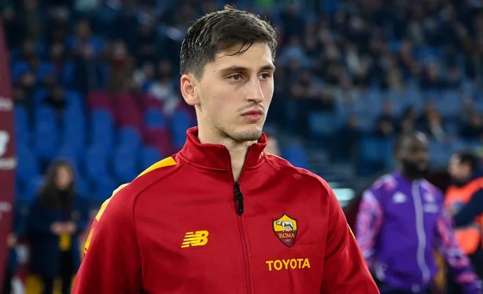 Espanyol negocia con la Roma la cesión de Kumbulla