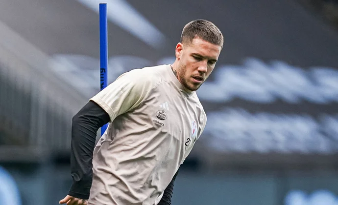 Ristic se lesionó en el calentamiento y Mingueza ocupó su lugar en el once