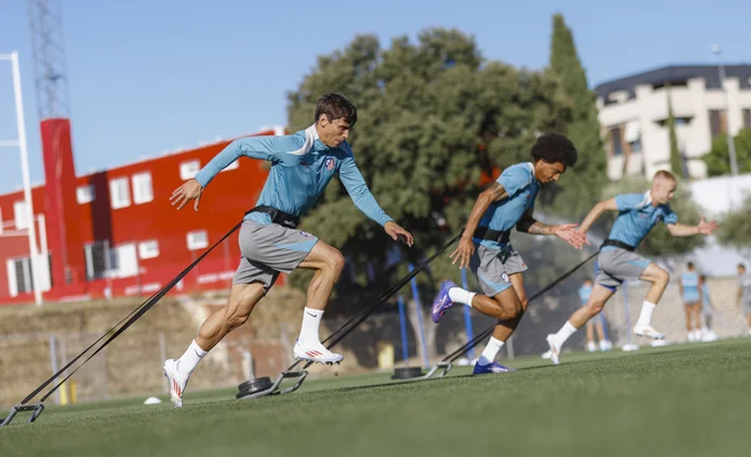 Simeone repite ensayo con Reinildo este sábado