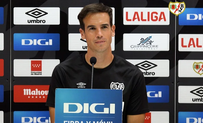 Íñigo Pérez descarta a Álvaro García y habla de Camello, la Real Sociedad, el mercado y la cantera