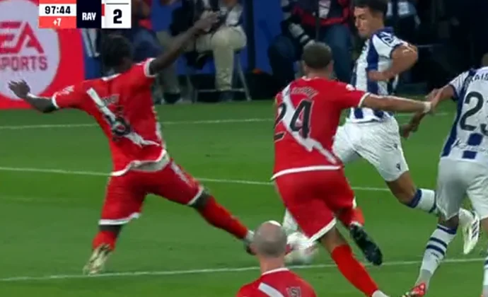 La asistencia de Brais queda anulada porque el balón toca en Mumin