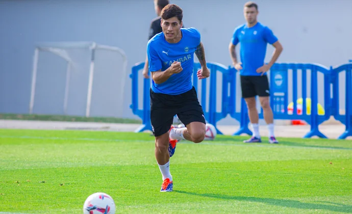 Carlos Martín completa su primer entrenamiento como jugador del Alavés