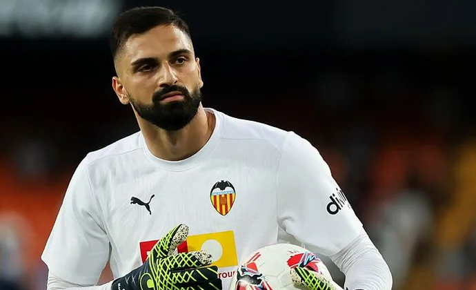 Mamardashvili pide seguir cedido en el Valencia si ficha por el Liverpool