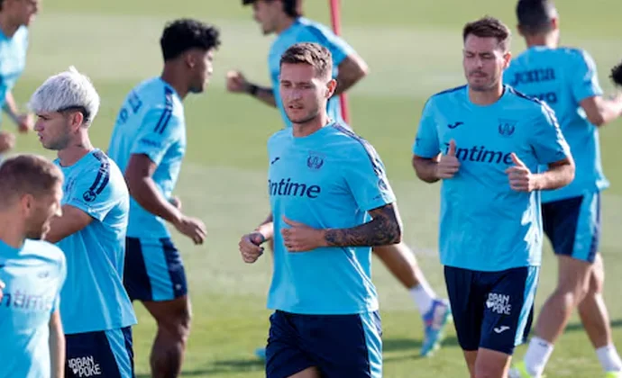 Sáenz entrena con el grupo con aparente normalidad. Lalo Aguilar, al margen