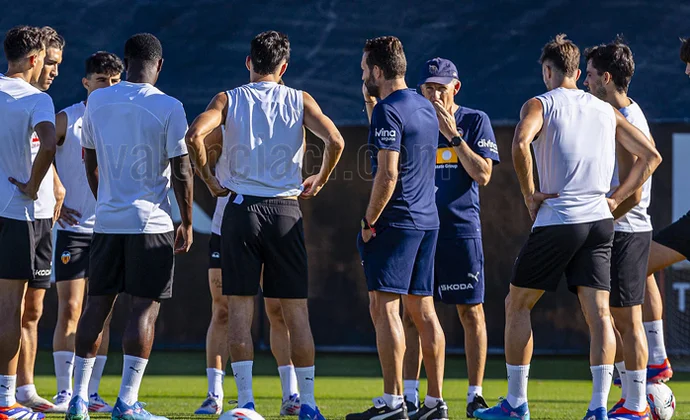 Duro, Canós y Fran Pérez empiezan la semana de trabajo al margen del grupo