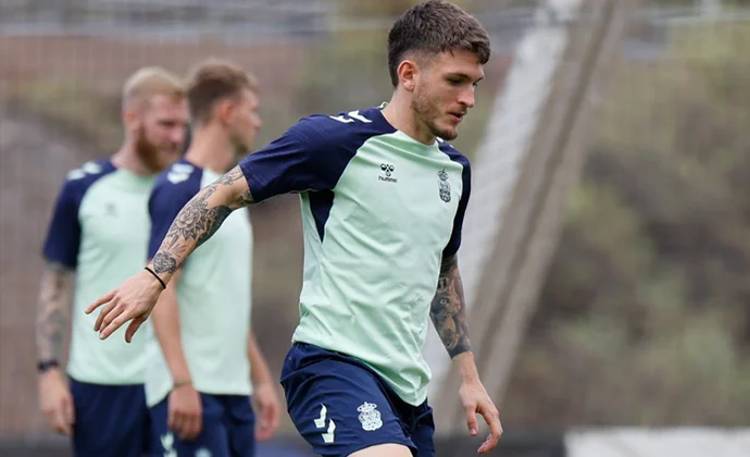 Fabio, Pejiño y Januzaj, bajas en el entrenamiento del miércoles