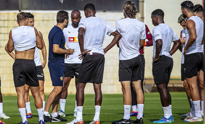 Duro vuelve al grupo, pero Canós y Fran Pérez no logran recuperarse