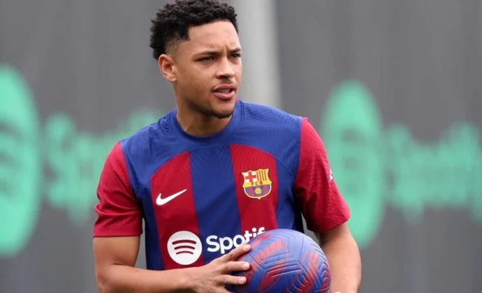 Vitor Roque acepta la oferta del Betis y rechaza al Sporting CP