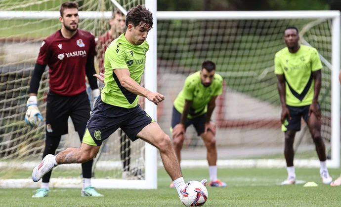 Zubeldia repite con el grupo, pero Barrenetxea sigue ausente y es seria duda