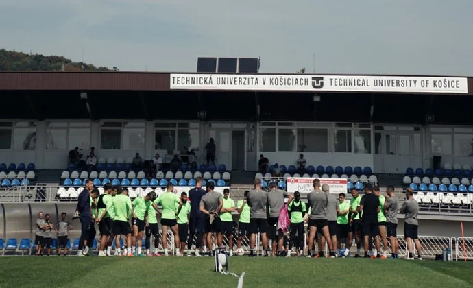 El Betis se ejercitó en Eslovaquia con los desplazados antes de regresar a Sevilla